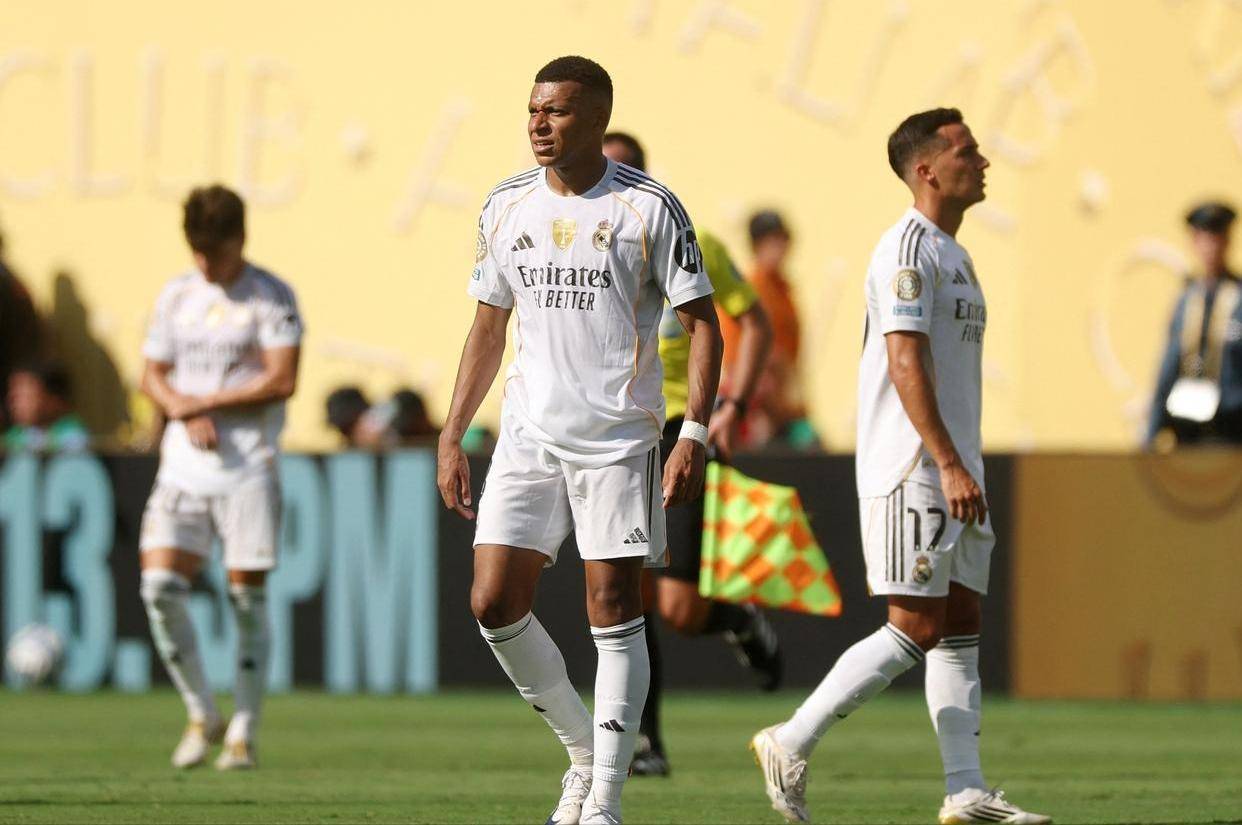 AYX爱游戏中国包含大比分获胜首场状态出色，老鹰观众沸腾！，姆巴佩重返赛场再创辉煌时刻的词条