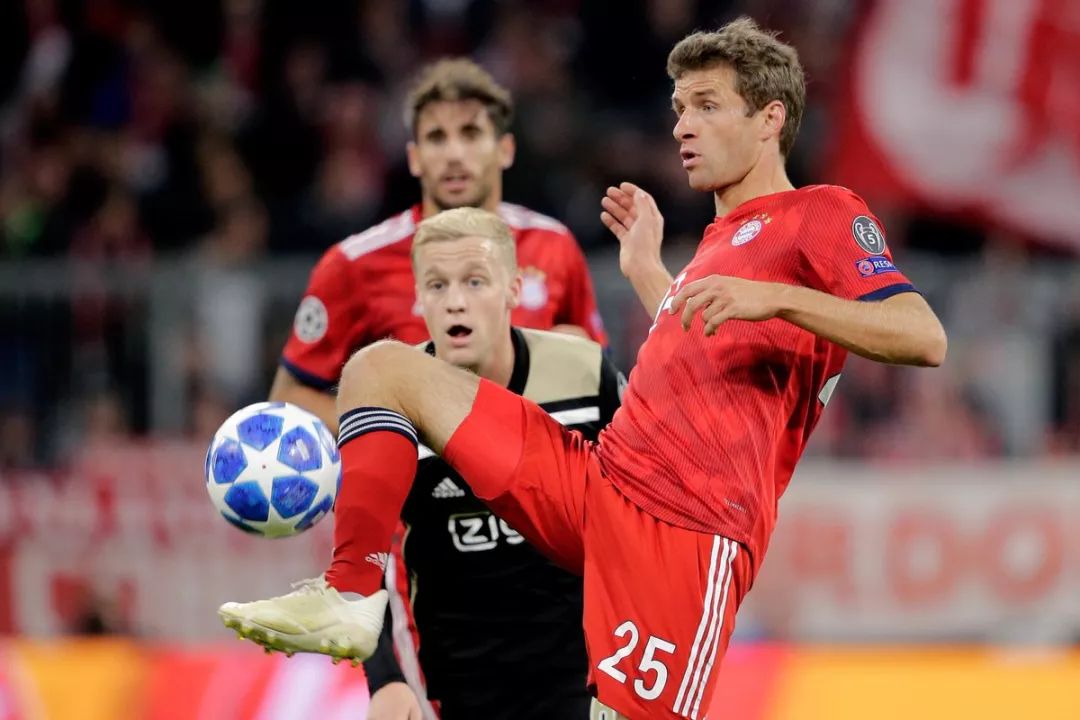 AYX爱游戏中国拜仁带队取胜！，穆古鲁扎重要时刻锐不可当观众掌声雷动的简单介绍