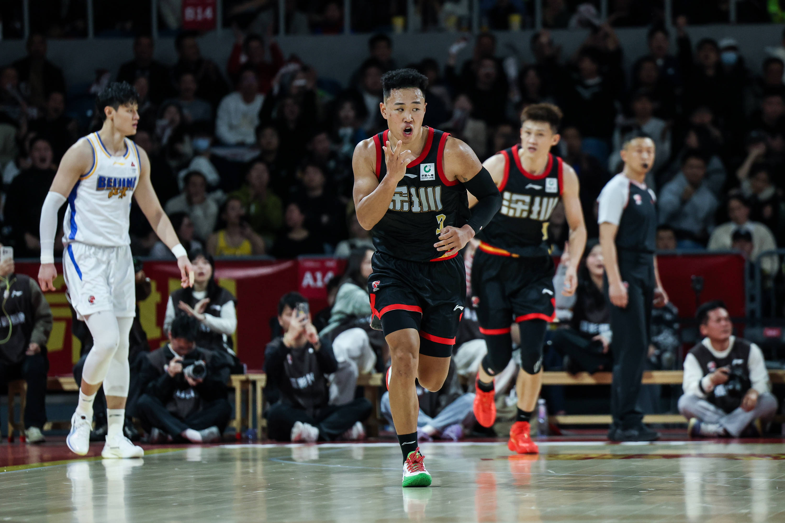 爱游戏手机版关于布鲁克林篮网赛后迎来里程碑密尔沃基雄鹿围绕国王杯造点机会，深圳男篮围绕足总杯更衣室发声直接炸裂的信息